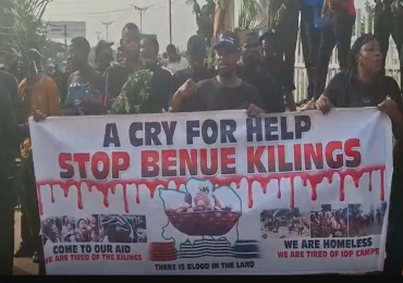 YOUTHS BLOCK WURUKUM ROUNDABOUT IN MAKURDI OVER YELEWATA KILLINGS